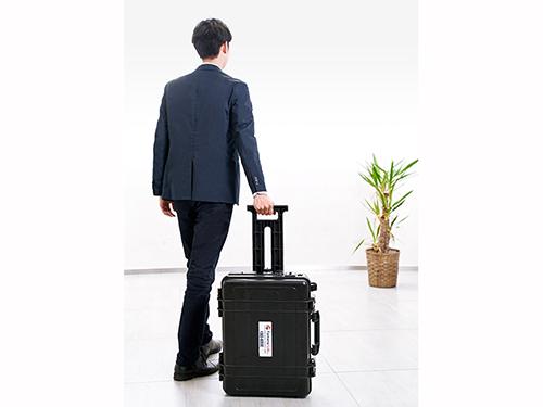 本体にはキャスターがついており、持ち運ぶことが可能